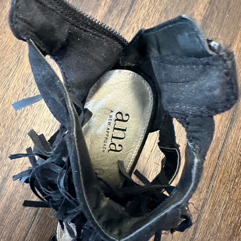a.n.a |  Black Terry Fringe Heels size 6 - Picture 5 of 8